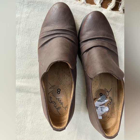 NaturalSoul Brown-Star style. 2” chunk heel. Never worn. Soft suedelike insides. - Picture 2 of 6